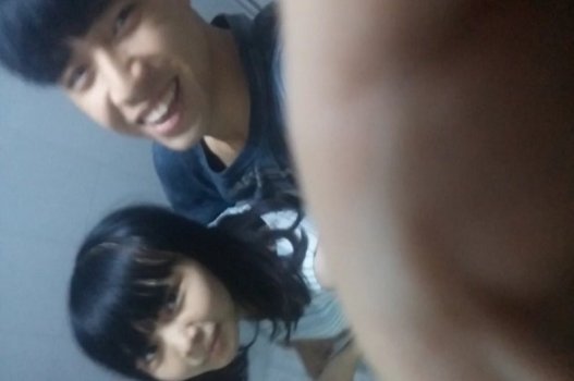 Nàng áo xanh quyến rũ với sức hút mạnh mẽ trong đêm tiệc trường